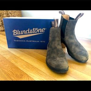 NWOT Blundstones